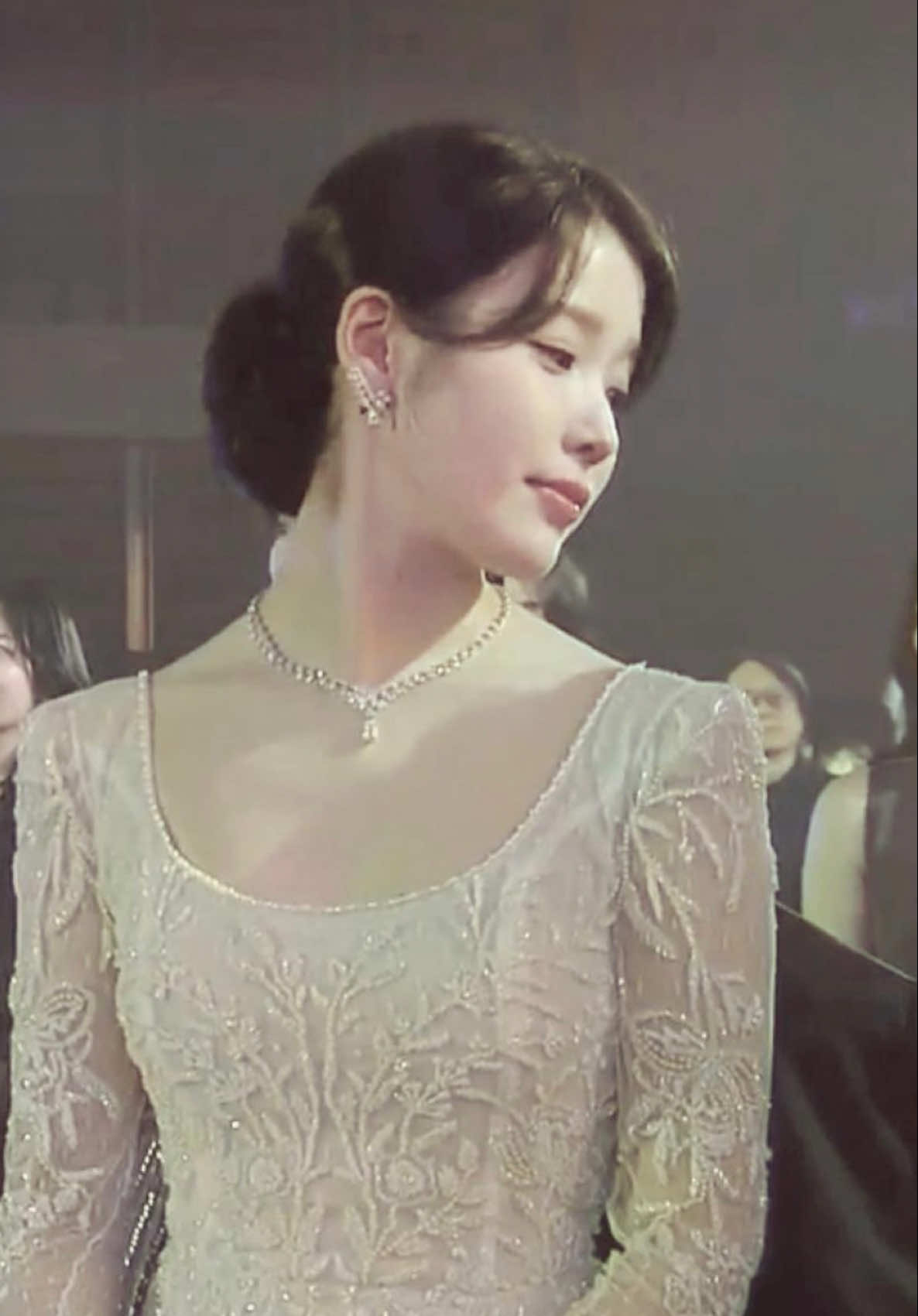 THE FACE OF KOREA 😍 the way she looked in the camera could k!ll a person #iu #leejieun #edit #iuedits #whenlifegivesyoutangerines #baeksang2025 #kdrama #awards #kdramaedit #kdramafyp #aeusun #fyp #foryou #foryoupage #fypシ 