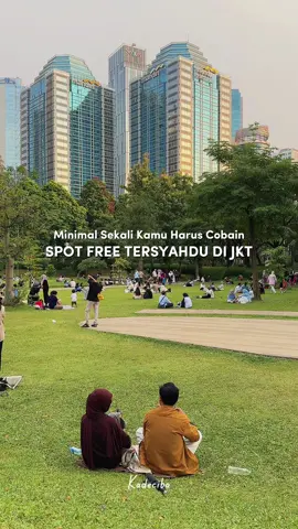 Minimal sekali cobain deh main kesini, cuma sekedar ngobrol atau me time sambil liatin hijau2 dan gedung yang keren banget 😍 Walau keliatan rame tapi ga berasa kok soalnya bakal fokus sama diri masing2 dan fokus sama suasananya yang bagus banget 😁 Prefer pagi atau sore yaa kalo kesini! #PlacesToVisit #placetogo #jakartakeras #gbk #nongkrongbareng #tamanjakarta #fyp #placetogojkt #dateideas #healing #bengong #hutankotagbk 