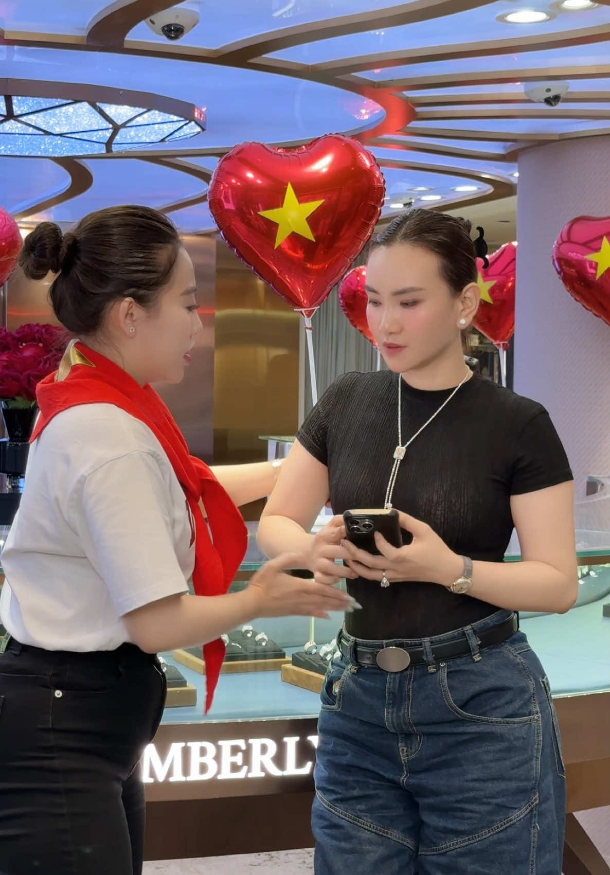 Mấy nay ẻm ế quá mang tui ra bán nè mn #kimberly #kimberlydiamond #diamond #trangsuc #kimcuong #jewelry #hininguyen #thongtrankimberly #vietnam #thongtrandiamond 