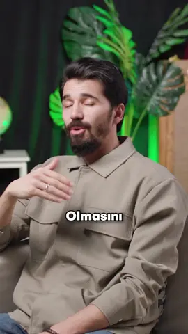 İşte Hacet Duası : لاَ إِلَهَ إِلاَّ اللَّهُ الحَلِيمُ الكَرِيمُ، سُبْحَانَ اللهِ رَبِّ العَرْشِ العَظِيمِ، الحَمْدُ لِلَّهِ رَبِّ العَالَمِينَ، أَسْأَلُكَ مُوجِبَاتِ رَحْمَتِكَ وَعَزَائِمَ مَغْفِرَتِكَ وَالغَنِيمَةَ  مِنْ كُلِّ بِرٍّ وَالسَّلاَمَةَ مِنْ كُلِّ إِثْمٍ لاَ تَدَعْ لِي ذَنْبًا إِلاَّ غَفَرْتَهُ وَلاَ هَمًّا إِلاَّ فَرَّجْتَهُ وَلاَ حَاجَةً هِيَ لَكَ رِضًا إِلاَّ قَضَيْتَهَا يَا أَرْحَمَ الرَّاحِمِينَ. “Lâ ilahe illallâhu’l-halîmül-kerîm. Sübhâne rabbi’l-arşi’l-‘azîmi’l-hamdü lillâhi Rabbi’l-‘âlemîn. Es’elüke mûcibâti rahmetike ve ‘azâime mağfiratike ve’l-ğanîmete min külli birrin ve’s-selâmete min külli ismin. Lâ tedağ lî zenben illâ ğafertehû velâ hemmen illâ ferractehû velâ hâceten hiye leke ridan illâ kadaytehâ yâ erhame’r-râhimîn.” (İbn Mâce, “İḳāmetü’ṣ-ṣalât”, 189; Tirmizî, “Vitir”, 17; Hâkim, I, 320) Duanın anlamına ise yorumlardan ulaşabilirsiniz.  #duâ #duam #zikir #islam 🕌🤲📿🌸 #reelsinstagram #reels #keşfet #instagram #reelsvideo #zikir #dua #ilim #iman #islam #müslüman #ayet #hadis #namaz #kuranıkerim #salavatışerif #abdest #mekke #kulhakkı #medine #ahiret #tevekkül #istigfar #türkiye #duahazinemm #istanbul  2210r