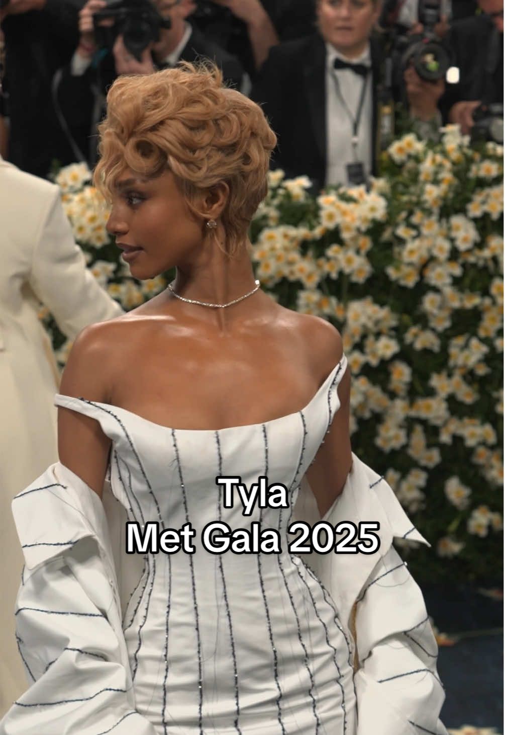 #Tyla sul red carpet del #MetGala 2025 #MetGala2025