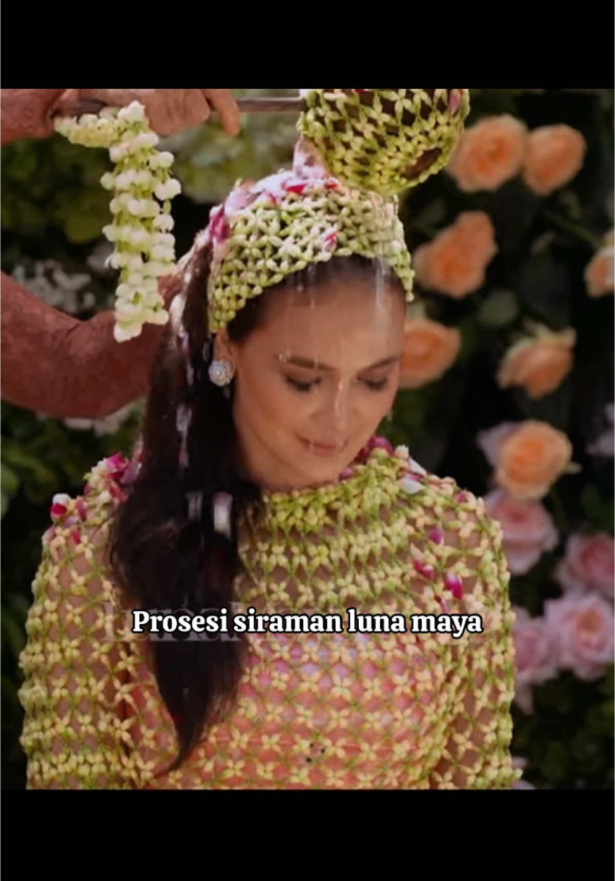 Membalas @ARNITH_PINKSTORE prosesi siraman luna maya #lunamaya #maximebouttier #siraman #fyp #fyppppppppppppppppppppppp #fyppppppppppppppppppppppp 