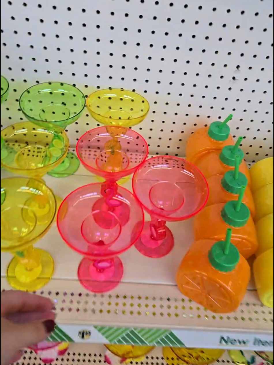 #dollartree #dollartreefinds #aloha #party #drinks 