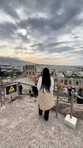 Greece Vlog Day 1 #GreeceVlog #TravelDiaries #AthensVibes #EuropeTravel #Wanderlust #DeltaDiaries #TravelFails #AirportLife #FoodieFinds #OuzoAdventure #AirbnbLife #GrecosProject #DayInAthens #PackLight #TravelHumor #VlogLife #TravelTok 