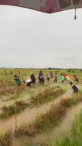 #aktiviti apa khabar org kmpg... kampung pasir mukim naga buat apa aktiviti semua jd.. tggu bulan 8 pulak sambut merdeka dgn hari malaysia #best #oooo #tangkap itik dlm bemdang