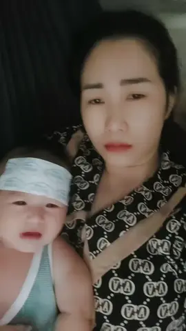 Bất lực chỉ biết khóc cùng con...#thaouyen69b1 #mẹbimsua #đơn #thân #bệnh #cogangmoingay💪 #vượtlênchínhmình 