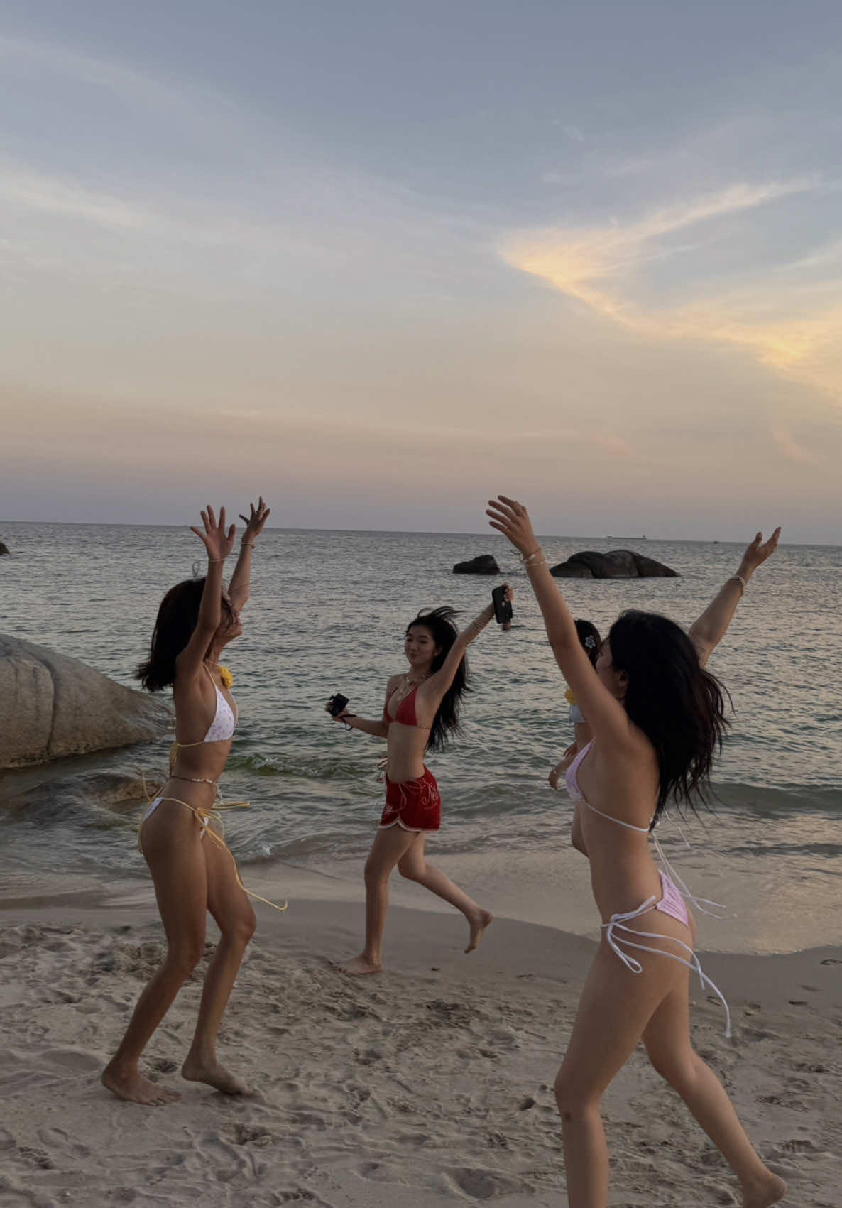 Nó summer mà nó biển gì đâu 🌼🏖️ #mollyesleepwear #bikini #summer #summervibes #outfit #bikinihaul 