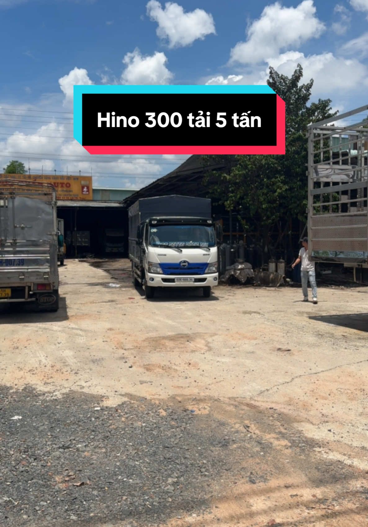 Hino xzu730l tải 5tấn thùng 5m7 bửng nhôm inox #otoquoctuan #duyxetai #trending #hottrend #duyauto0973979972 #xetaidep #xuhuong #xuhuong2025 