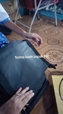 Unboxing hadiah dari Bapak Gibran #masukberanda #fypdongggggggg #maumere_maMaumere