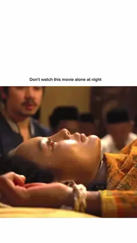 🎬 Pengantin Setan 🎞️ Echa and Ariel’s household was initially harmonious. However, their life changed to become scary after Echa was disturbed by a genie named Jin Dasim who fell in love with her #horror  #horrorfan  #horrormovie  #horrorfilms  #thriller  #explore  #trending  #viral  #movies 