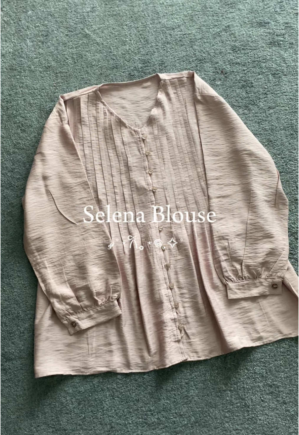 Akhirnya nemu blouse inceran seharga seblak 🥹👀🥰 #blousekorea #outfitinspo #spilloutfit #inspirasioutfit #blouse #fyp #atasanwanita 
