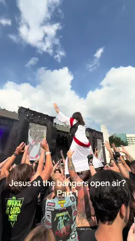 Jesús vino al “Bangers open air” para ver a Municipal Waste #bangersopenair2025 #municipalwaste #heavymetal #metalhead #metal #moshpit #jesus #trashmetal #memestiktok #jesuslovesyou