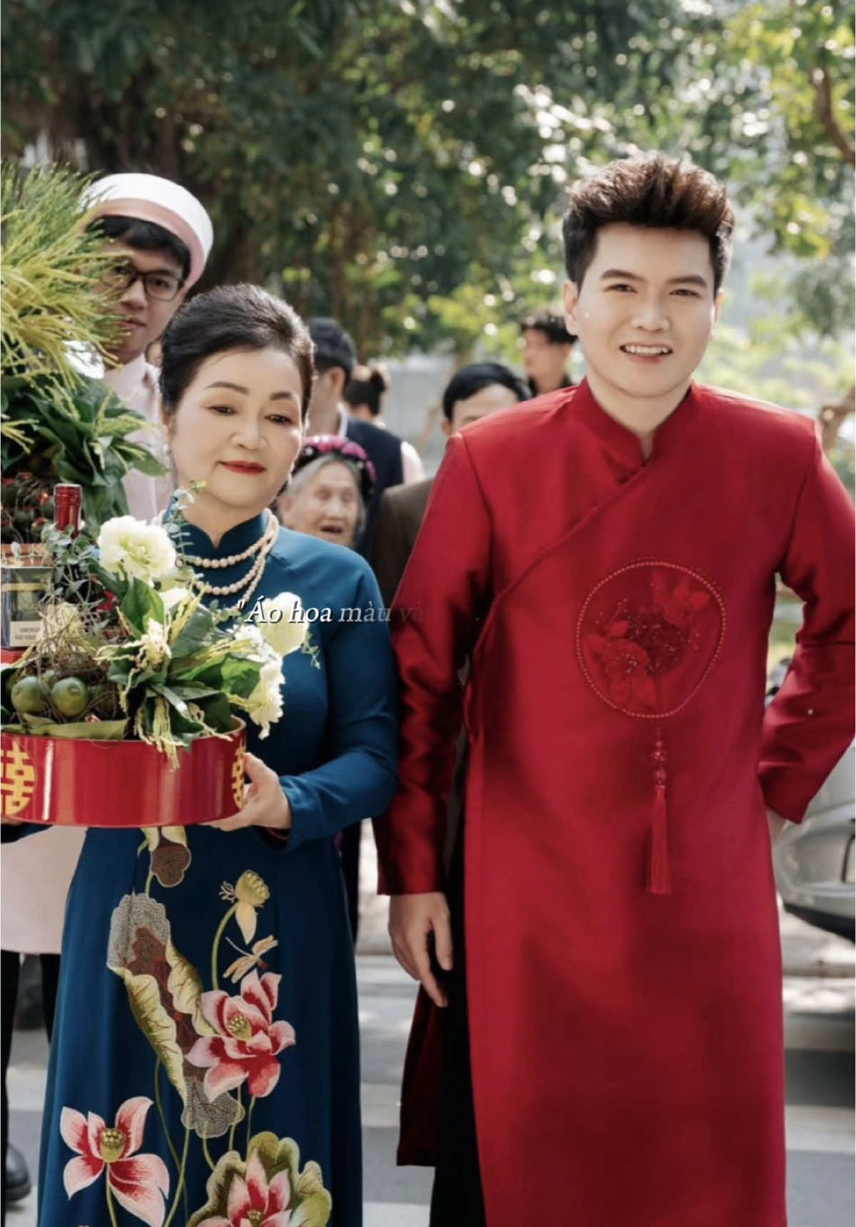 Đường mòn làng hôm nay đông vui 🥰#Kimnganbridal #xuhuong #xuhuongtiktok #lecuoi #leanhoi #codau #aodaidau #wedding #trending 