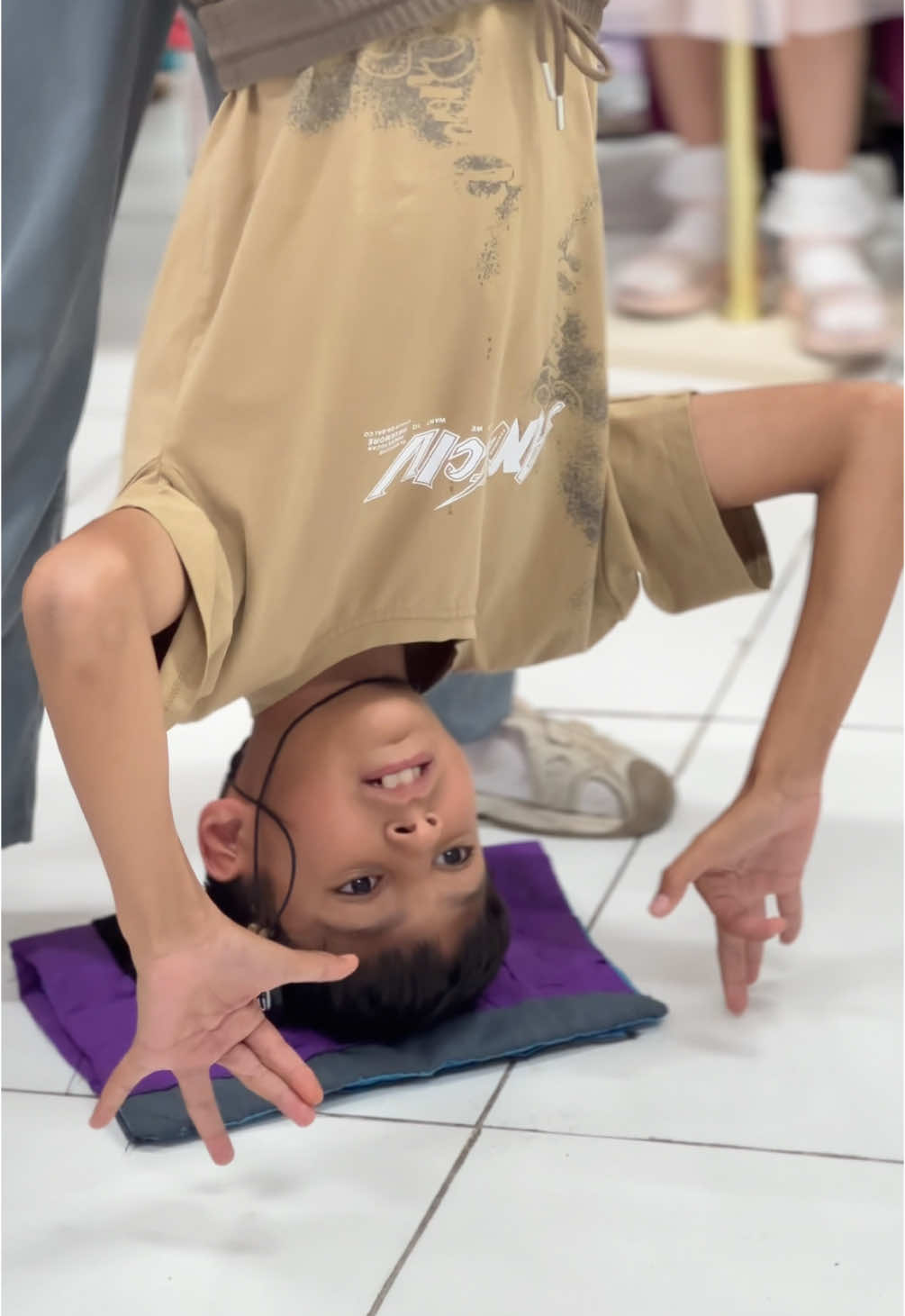 Talant Showyň saýlama taogyryndan pursatlar Başaşak durup (sanlaryň tersligine görünýänligini unutmaň) goşmak #TalantShow #mentalarithmetic #anzan #kämilscience #educational #Bilim #Turkmenistan #Ashgabat 