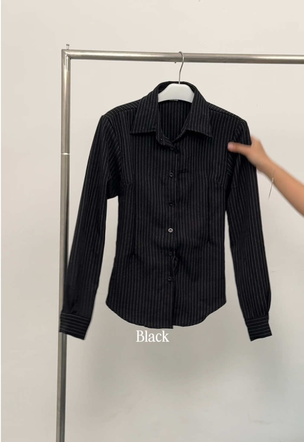 Ini dia guys seri warna dari Alpha shirt,kira kira mau minji try on warna apa nih? 👀 #outfitideas #fyp #promo #outfit #newcollections #ootdinspiration #fittedshirt #shirt 