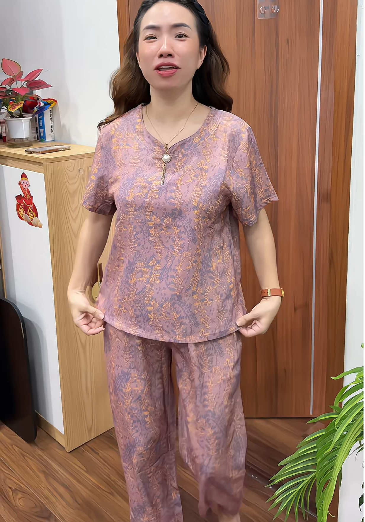 Bộ lụa tặng Bà, tặng Mẹ - Đẹp 10 điểm không có nhưng #xuhuong #boluamacnha #boluatrungnien #boluatangme #huyenhomhinh365 