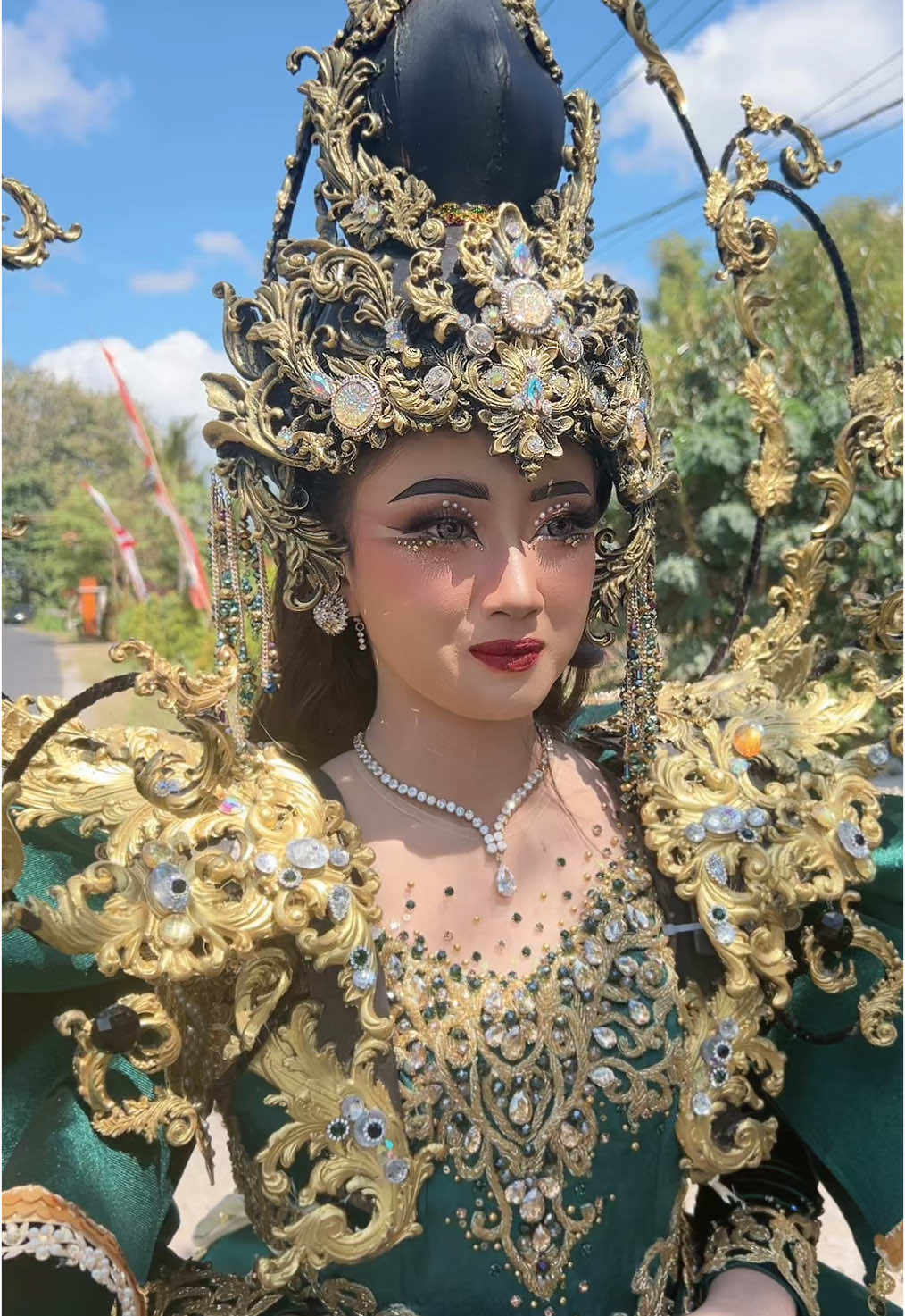 Mau karnafal jangan fokus sm kostum aja dong. Make up harus rapi dan jadi cantikkk 😜. #muajember #karnafal2025 #jember24jam🔥 #makeupartist #muajembermanglingi #fyp . 