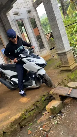enak di lihat gaenak di naikin😭#proper #downsizestyle #ogahjinjitstyle🔥 #v160 #vario160 #deprokstyle 
