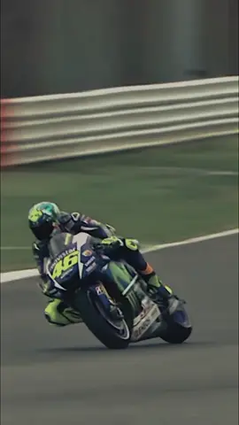 Lorenzo mencoba menusuk dari sisi kiri😁 ...  #valentinorossi46thedoctor #valentinorossi #jorgelorenzo #vr46 #motogp #motorcycle #valentino #fyp #foryou #pertaminavr46racingteam 