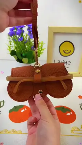 #eyeglasses pu leather eyeglasses protection bag, can effectively protect the lenses are not damaged, lightweight and convenient for storage, can also be hung on the outside of the bag as a decorative#typ #foryou#organizerbag #bag #sunglass