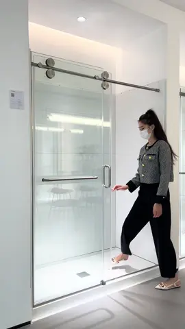 North American style shower room with large hanging wheel design#s#showerE#Extremelyr#redecorateD#Decorate