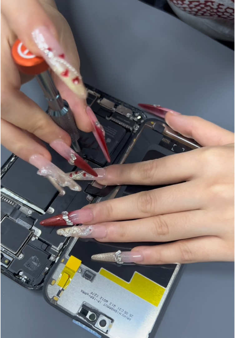 15promax replacement with long nails 💅 #phonerepairs #repair #repairgirl #iphone #nails #lcd #satisfação 