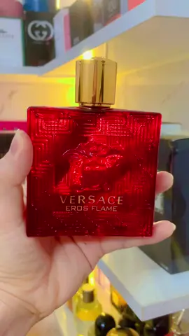 #VERSACE_EROS Full 100ml  Vẻ đẹp và hương thơm của nam thần nhà Versace , thì đây là phiên bản nối tiếp Eros Flame với sắc đỏ rực lửa 🔥  Mang trên mình hình ảnh vị Nam thần đầy cuốn hút , vô cùng gợi tình , đổ gục bao cô gái chỉ 1 làn hương lướt qua 🫦  #viral #fyp #tiktok  #690k  _____ 🍒 Ib e tư vấn trực tiếp, Không qua trung gian  🎁 Em có nhận đặt gói quà tặng Sn , lễ theo yêu cầu  ShipCod toàn quốc 