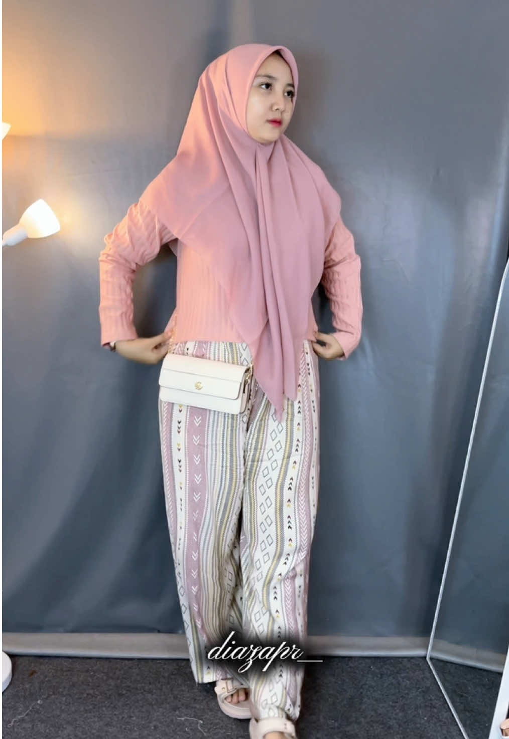 Set Baju Celana Wanita Setelan by @kallyoutfit #kallyoutfit #setelancelana #oneset #setelankallyoutfit #setelanwanita #kallyoutfitoneset 
