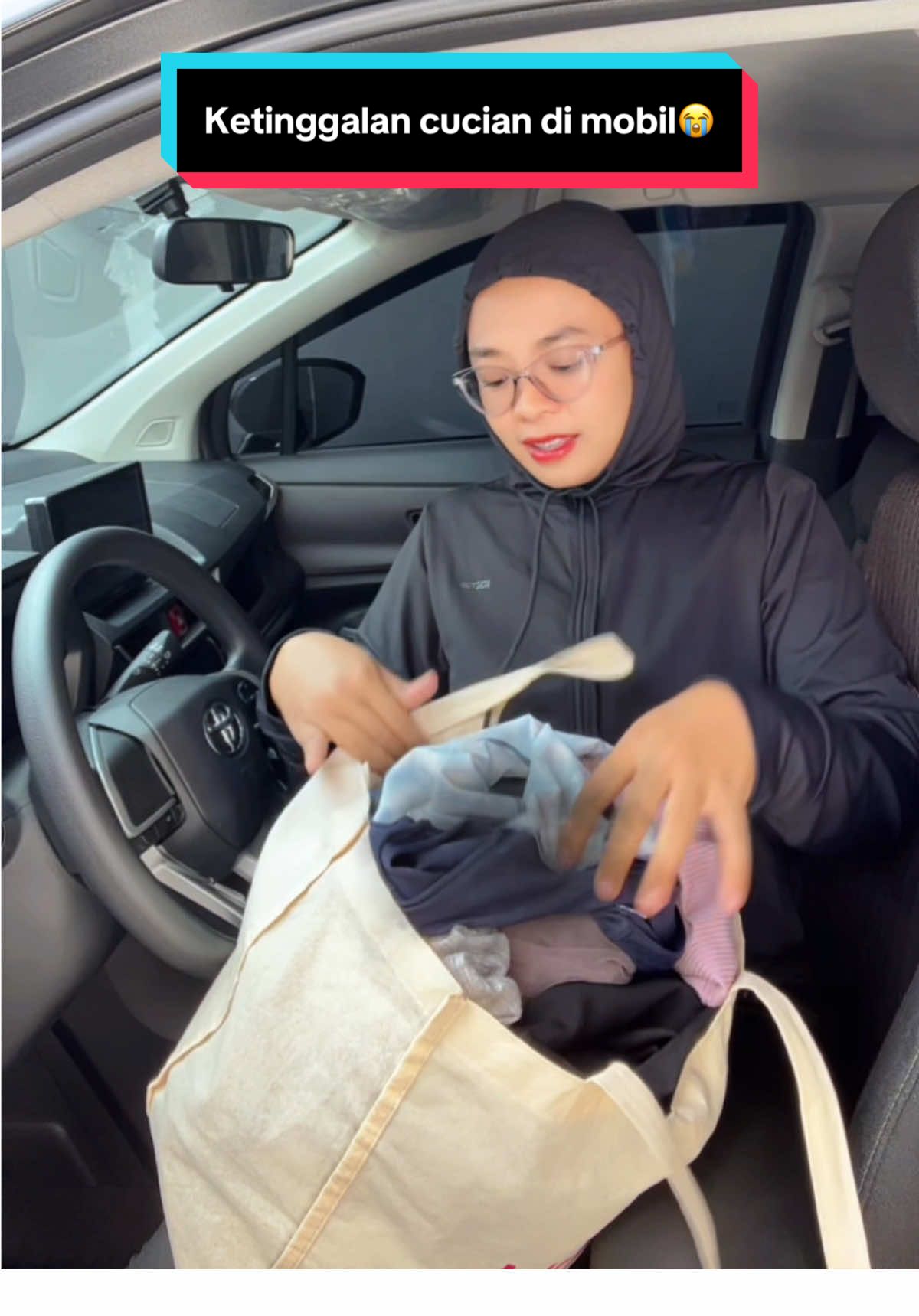 POV jadi ibu gen Z suka lupa naro cucian berhari-hari 😂 sampe bau apek! yg sering bau apek juga coba deh nyucinya pake laundry pods dari Garoma di jamin basmi bau plus ada perlindungan anti bakteri juga! #Garoma  #GaromaTulip #10XBersihGaroma