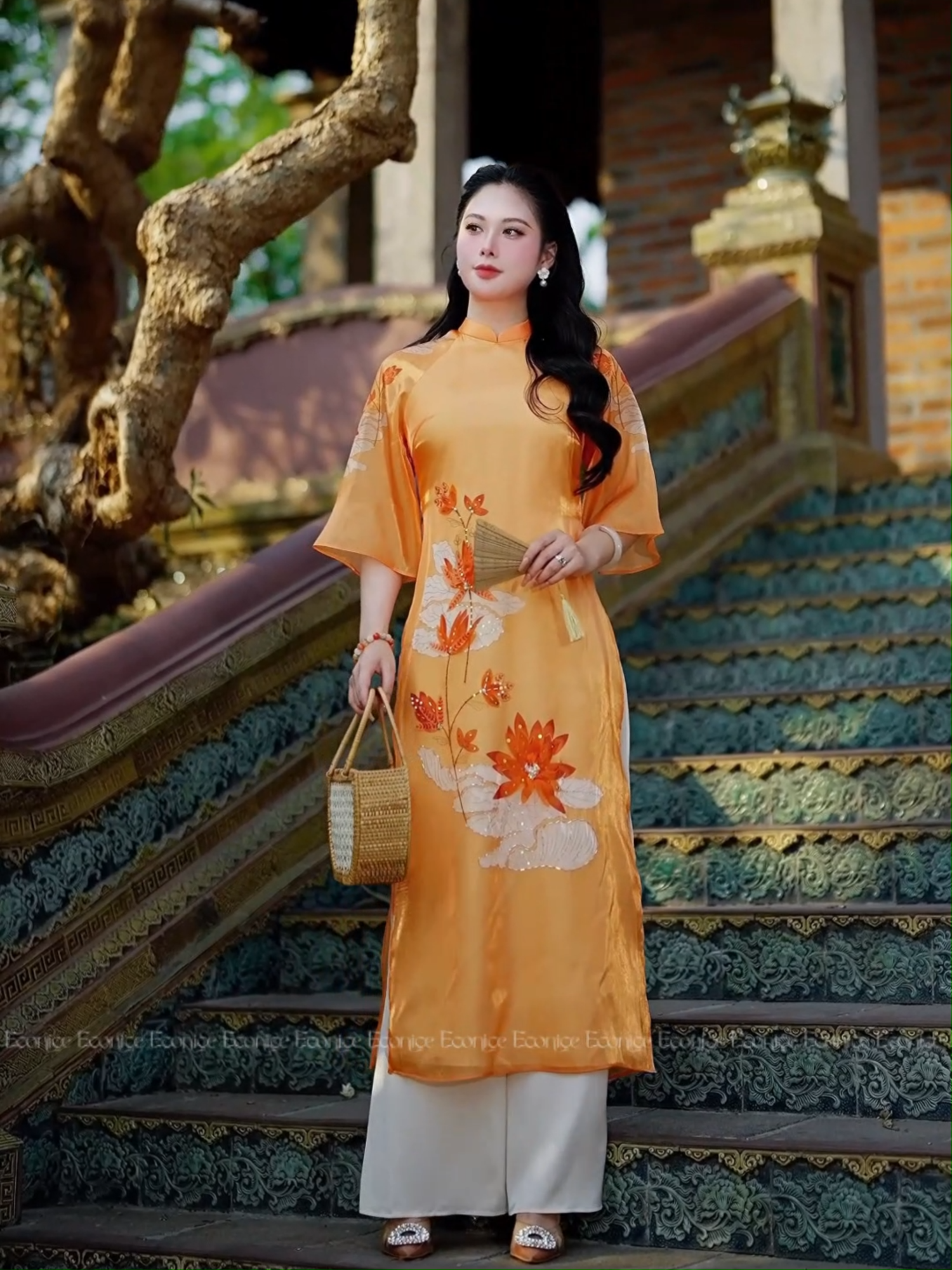Thả nhẹ vài mẫu đính kết cho nàng lựa ạ #aodaitruyenthong #aodaidep #aodainu #ThanhHaVanCa #econice #thinhhanh #xuhuong