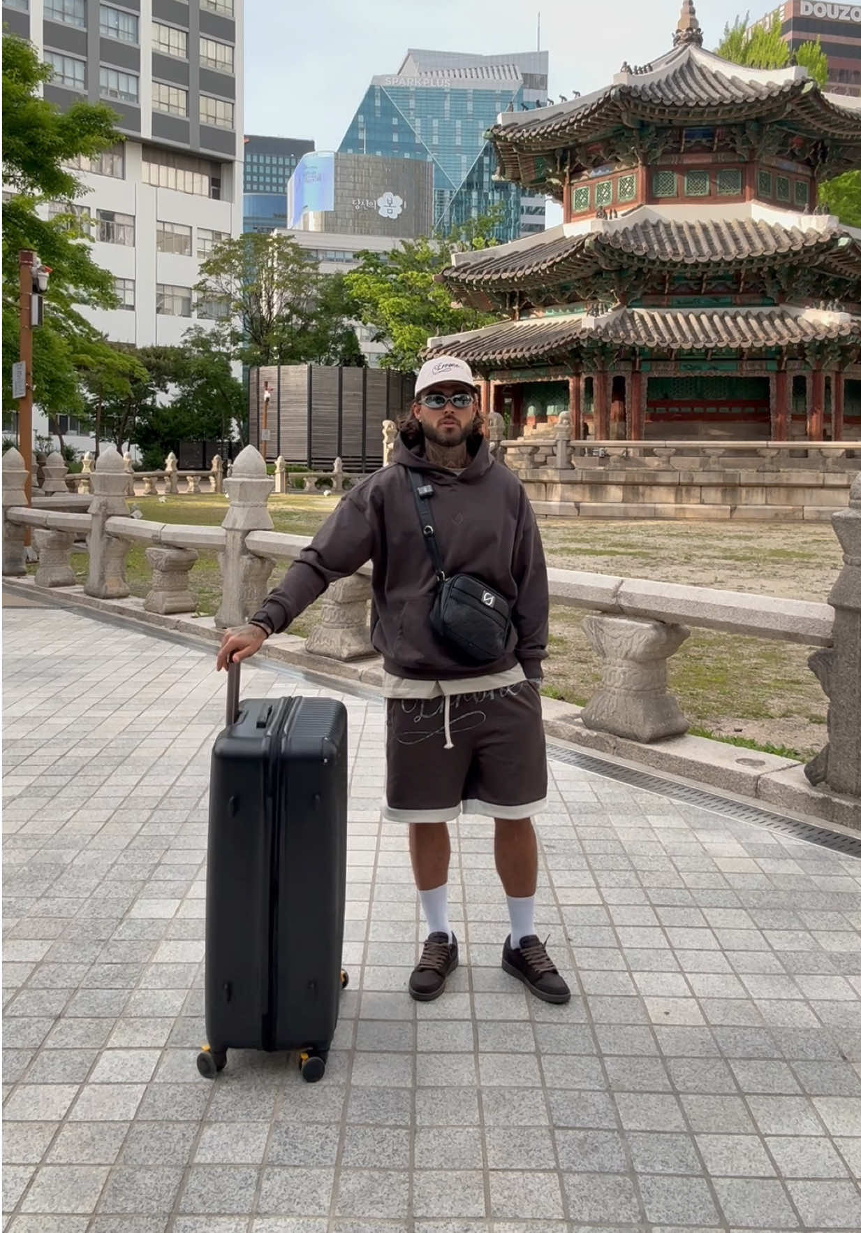 En full @ERRØNÉ à Seoul 🇰🇷  Vous aimez ? #outfit ##OOTD##TikTokFashion ##errone##southkorea