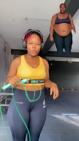 Reminder that if you want to lose weight and look unrecognizable in 2months,  start skipping today and be amazed by the progress #weightlosstransformation #weightlifting #gymmotivation #skipping #skip #motivation #weightlossprogresss 