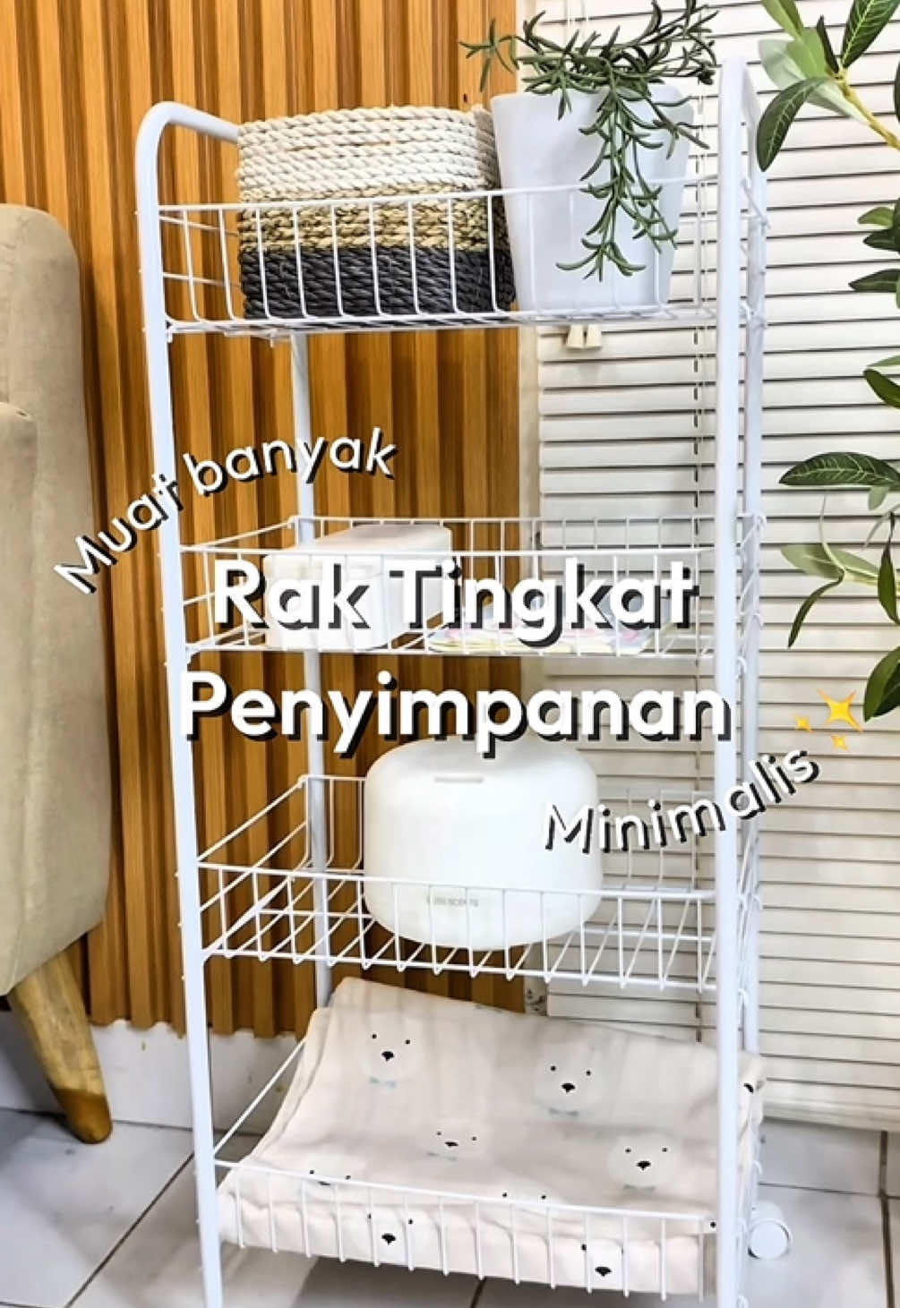 Ini yang lagi viral! Simpan barang-barang maksimal dengan gaya minimalis pakai ✨INFORMA Rak Troli Penyimpanan 4 Tingkat✨ 🛒Check out produknya di ruparupa pakai kode 10077743🧡💙 #ruparupa #OmniChannel #BikinBeres #RakTingkat #RakSusun4Tingkat #Rak4Tingkat