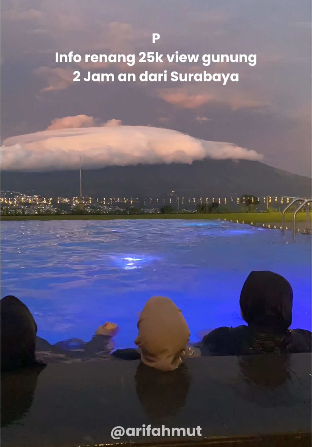 Info renang 25k view gunung 😜‼️ #renang #kolamrenang #kusumaagrowisata #kolamrenangbatu #wisatabatu #surabaya #wisata #placetogomalang #swimmingpool 