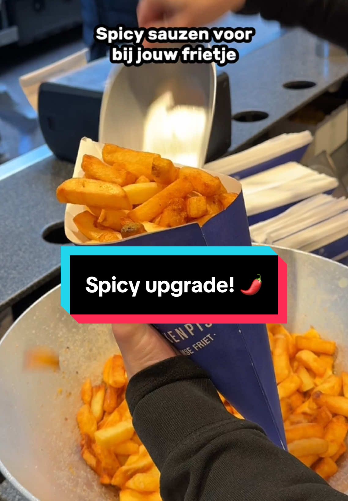 Voor de durvers en smaakzoekers! Geef je friet de ultieme spicy upgrade met onze spicy sauzen. 😍 #patat #friet #pommesfrites #mannekenpis #yummy #vegansnacks #snacks #vlaamsefriet #shopping #utrecht #amsterdam #leidschendam