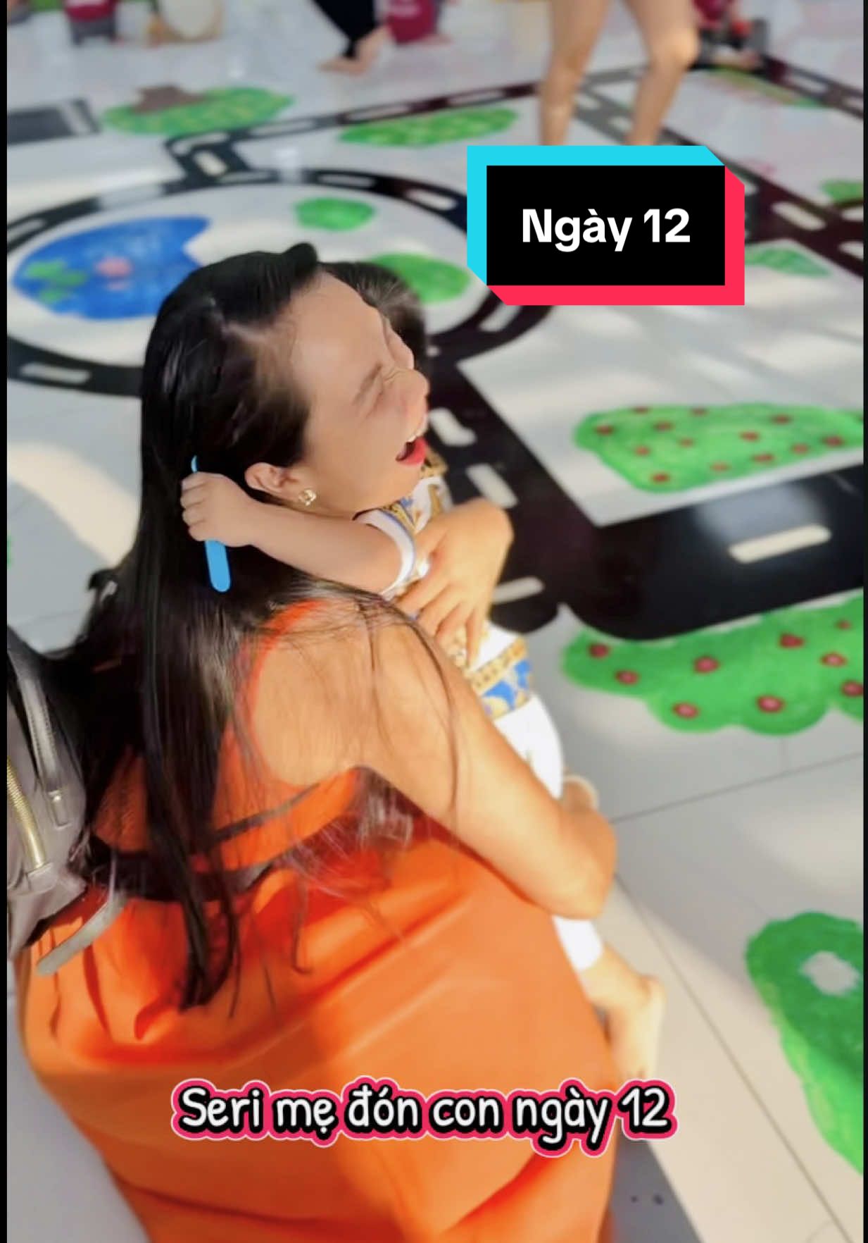 Seri “mẹ đón con” ngày 12. Niềm hạnh phúc của mẹ là ôm con #mevacon #baobao #embedethuong #embedangyeu #cutebaby #embedihoc #xh #xuhuongtiktok #xuhuong 