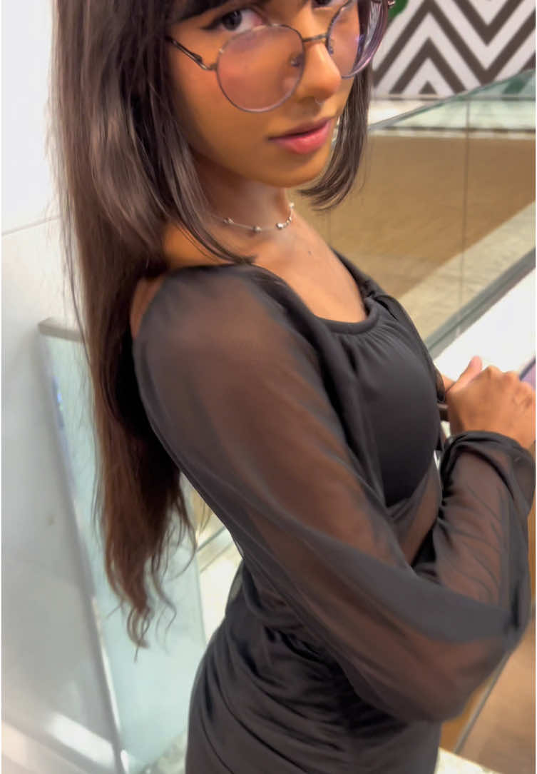 Bem no meio do shopping🤭