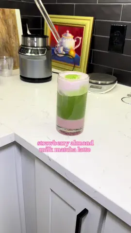 😌🍵 #matcha #matchalatte #matchalatterecipe #matchalover #matchatok #strawberrymatcha 