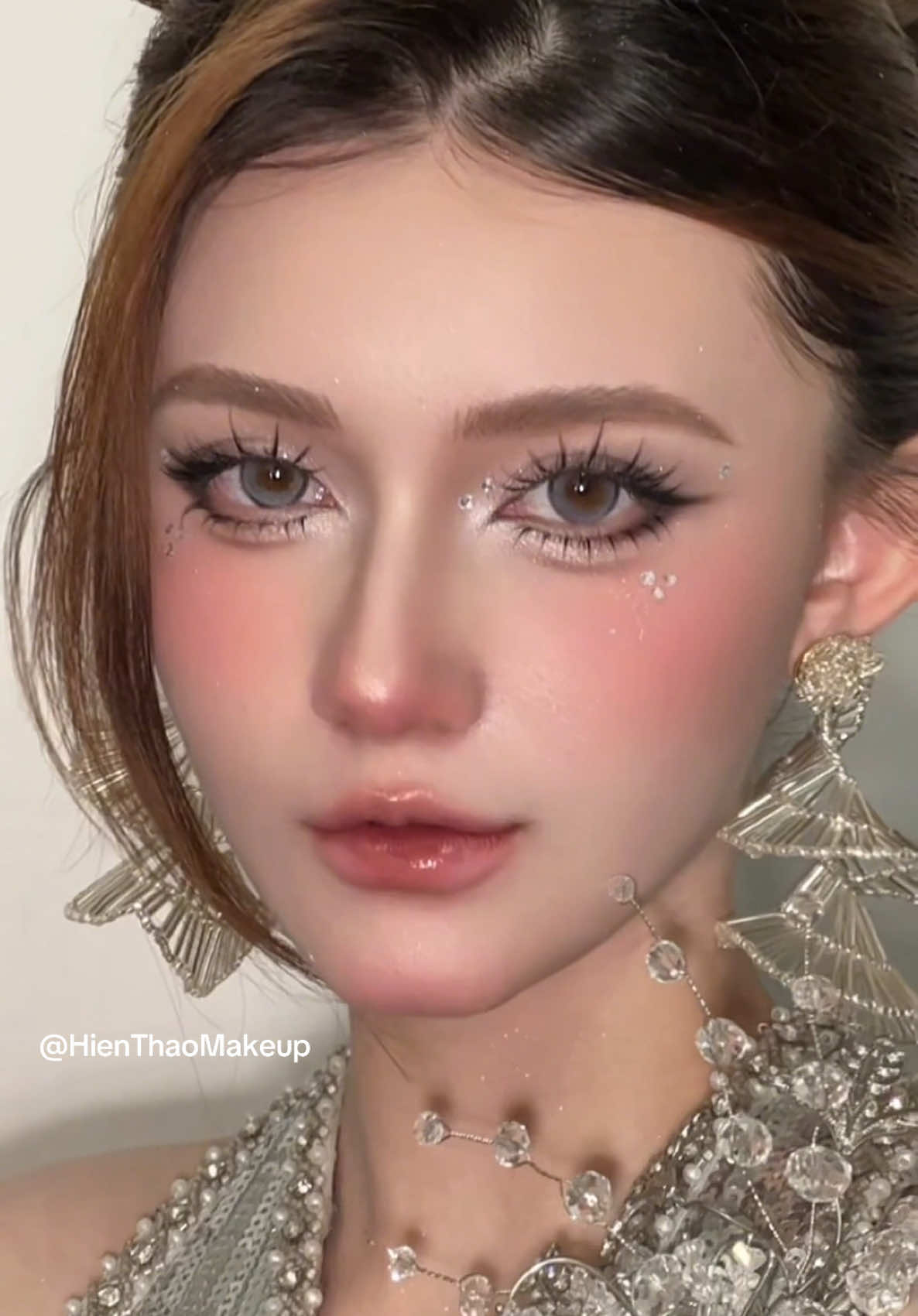 #hienthaomakeup #xuhuong #ATSH  #makeuphungyen#makeuphungyenn #makeupcodau #makeupdouyin #tutorial #mixson #xh #makeuphungyenhanoi  #makeupkiyeu #makeupkyyeu #trangdiemcodau #trangdiemcodaudep #trangdiemtiec #makeupditiec #makeuptonekhoi 