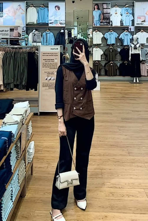Inspirasi OOTD hijab dengan atasan Vest coklat 🤎😍 #fypviraltiktok #racuntiktok #fyp #foryourpage #xyzbca #ootdselebgram #ootdhijabstyle #rekomendasioutfit #spilloutfitshopee #spilloutfit #ootdhijab 