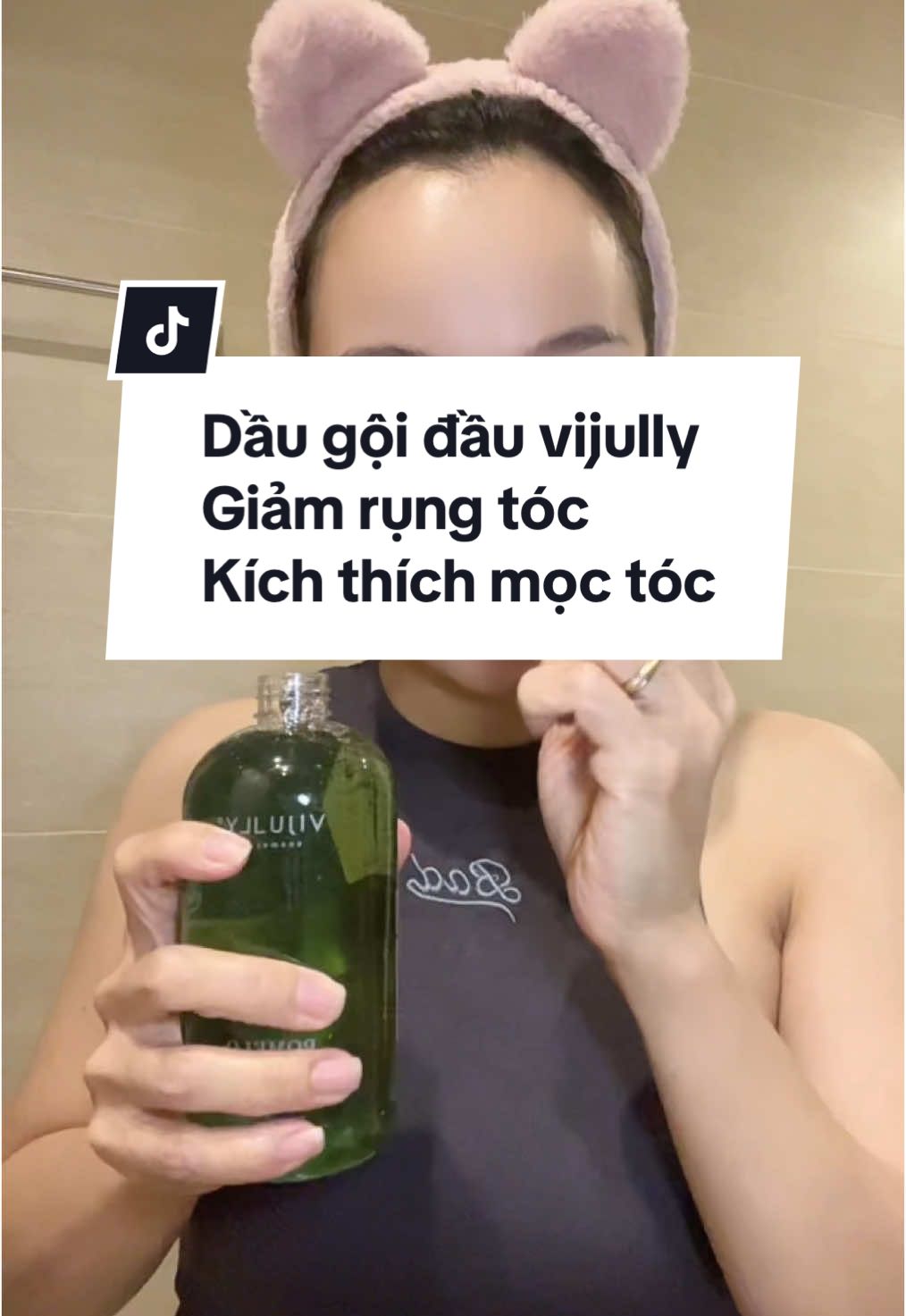 Chân ái của tui 😝 Rụng tóc sau sinh nổi sợ chung của mẹ bỉm sau sinh, nhưng từ khi dùng em dầu gội vijully thì nổi sợ ý giảm dần đến hết luôn á ✌️giảm rụng tóc và kích thích mọc tóc nhé các chị em 🥹 #tiktok  #xuhuong  #daugoivijully  #daugoi  #rungtocsausinh #mebimreview 