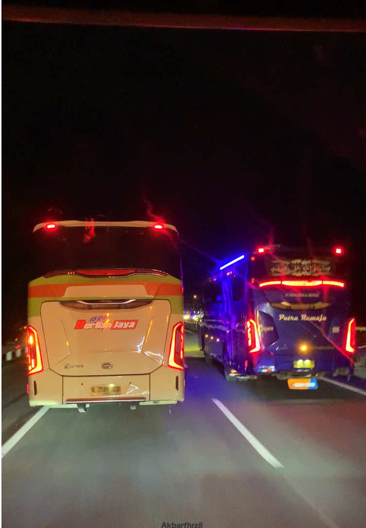 Cipali jam malam☕️ #xybca #busmania #videobus #adella #rosaliaindah #busmalam #lewatbranda #bismania #foryou #fyp 