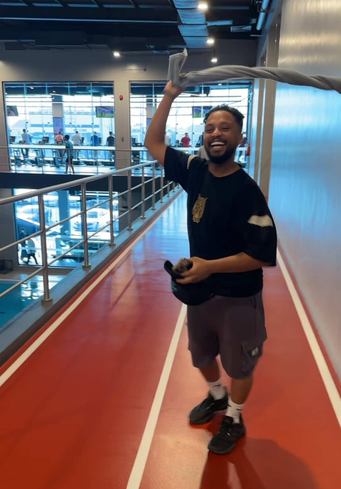 امحق نادي 😂😂