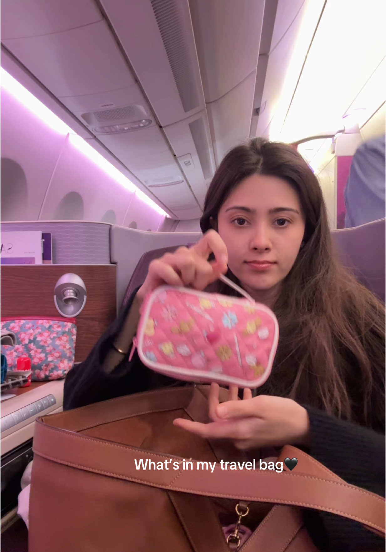 Quick, what’s in my travel bag voiceover edition lol🖤 #travelbag #whatsinmybag 