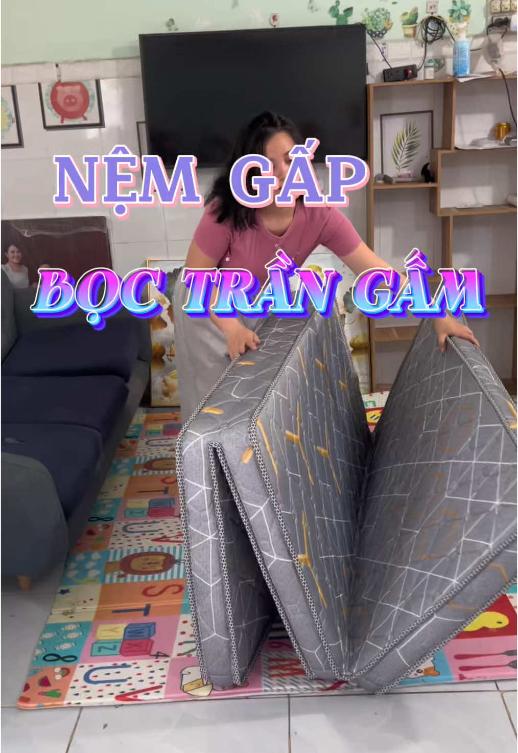 Nệm gấp bọc gấm xám, có lỗ thông hơi thoáng khí không sợ nóng bí, không sử dụng có thể gấp lại gọn gàng. Giá có thể thay đổi sau khi hết chương trình khuyến mãi #taphoamocthuy #nemgap3  @Thi Thuỷ 9x  @Thi Thuỷ 9x  @Thi Thuỷ 9x 