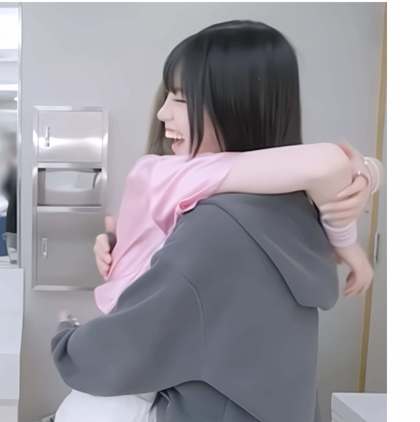 ( #saebi #koko ) I feel so warm inside my heart … 😭😭😭😭🩷🩷🩷 #izna #이즈나 #edit #kobiz #saeko #chokobiz #girlgroup #jeongsaebi #naraikoko 