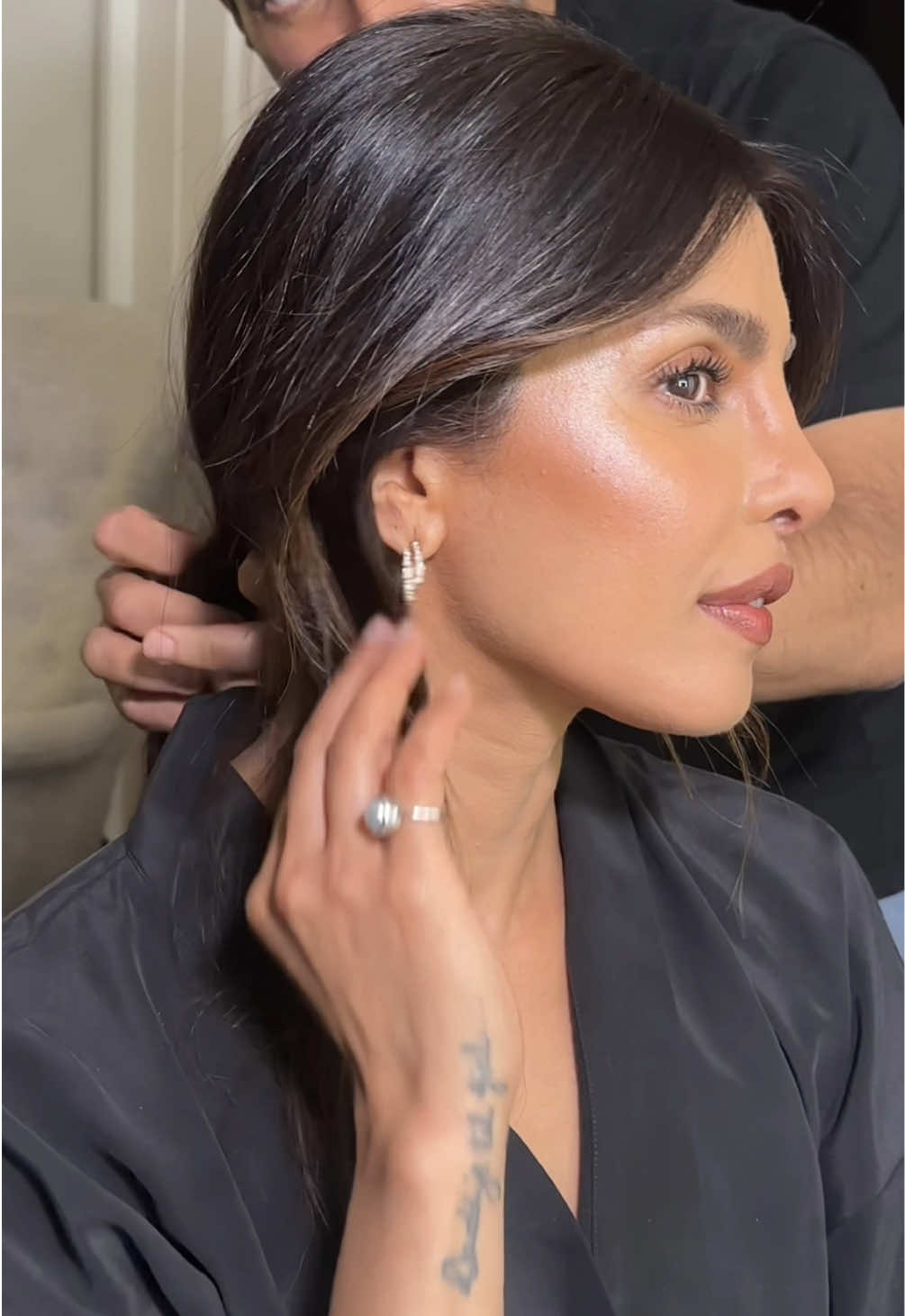 Met Gala ready! Priyanka’s chic dress was on point and called for an effortless glam. Using a new @maxfactor product that turned up the glow to a whole new level. #MetGala #PriyankaChopra #MaxFactor #AD @priyankachopra  Product Breakdown :  - Universal Primer  - Miracle Pure foundation in shade 80-85 Medium  - Facefinity Multi perfector concealer in shade 6N - Facefinity Compact powder in shade 076 Warm Golden  - Facefinity Bronzer Powder in shade 002 Warm Tan  - Miracle Pure infused cream blush in shade 03 Vintage Peony  - False Lash effect supreme mascara  - Masterpiece divine brow Lamination in shade 001 clear  - Colour Elixir lip liner in shade 025 brown n bold  - 2000 calorie Lip Glaze in shade Chocolate Glow  #metgala2025 #priyankachoprajonas #fyp #glowyskin #glow #metgalamakeup #makeup #beauty #makeupinspo 