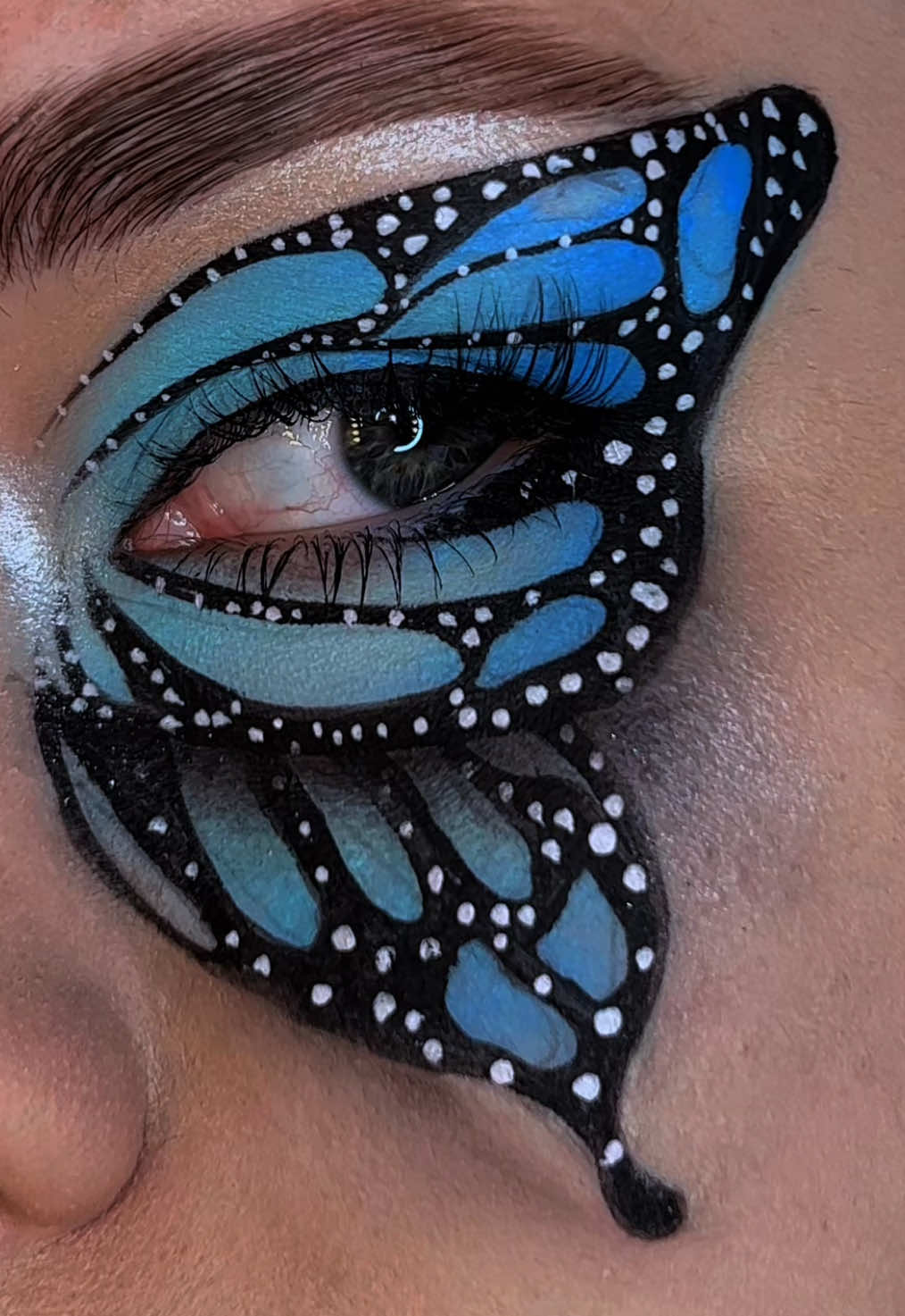 🦋🦋🦋 #fantasymakeup #buterfly #creativemakeup #foryou #buterflymakeup #art #artistry #foryoupage #artist #painting #fyp #illusionmakeup 