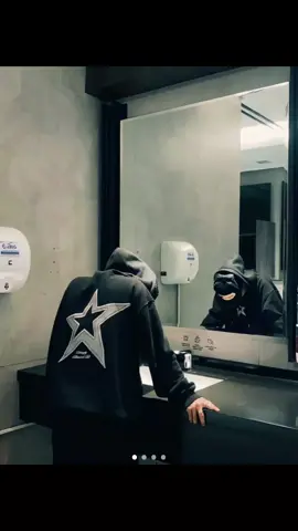 🥀🥀 #outfitcowok #hoodie #hoodieboxy #sadvibes #4u #fyp 