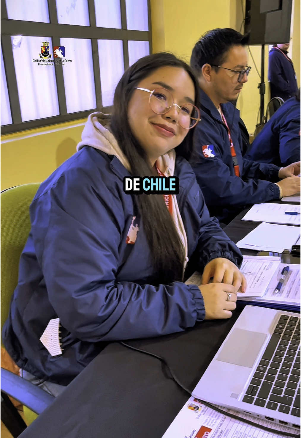 🔥Chillán Viejo lanza la cuarta versión del programa “Invierno más Seguro, Gas más Barato” Con la presencia del alcalde Jorge del Pozo y comunidad local, este lunes se llevó a cabo en el centro comunitario municipal el lanzamiento oficial de la cuarta versión del emblemático programa social “Invierno más Seguro, Gas más Barato” de la Municipalidad de Chillán Viejo, el que se inició en 2022 en respuesta a la emergencia sanitaria provocada por la pandemia, y que ha logrado consolidarse como un referente regional y nacional en materia social, garantizando bienestar y apoyo directo a quienes más lo necesitan. “Esta mañana hemos realizado el lanzamiento oficial de esta nueva temporada del programa de invierno más seguro, más conocido públicamente como el gas más barato de Chile. Este año es muy especial, aumentamos la cantidad de recargas que vamos a entregar llegando a 18.500, invirtiendo más de 300 millones de pesos, también es importante decir que esta es la cuarta temporada del gas más barato de Chile. Entendemos que este es un programa que llega en el tiempo donde más se requiere. En invierno, donde hace más frío. De hecho, los grandes objetivos de impactar positivamente en el bolsillo de nuestros adultos mayores y personas en situación de discapacidad de la comuna”, sostuvo el alcalde de Chillán Viejo Jorge del Pozo. El acto contó con la presencia de diversas autoridades municipales, representantes de organizaciones sociales y, principalmente, los beneficiarios directos del programa, entre los que destacan los adultos mayores y personas con discapacidad, los principales destinatarios de esta política pública. #chillánviejo #gasmasbarato #inviernoseguro #alcaldejorgedelpozo
